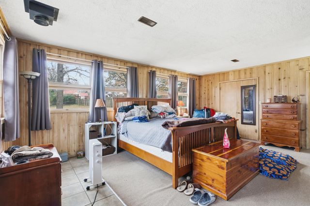 8 BOLLER DR, Boonville, MO 65233