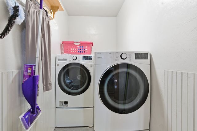 8 BOLLER DR, Boonville, MO 65233