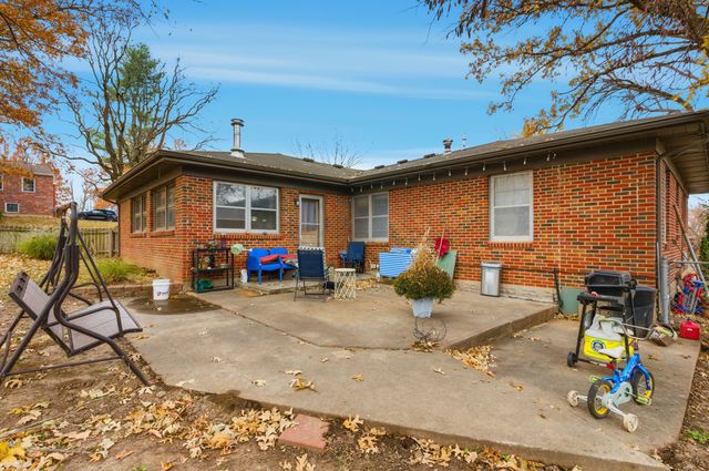 8 BOLLER DR, Boonville, MO 65233