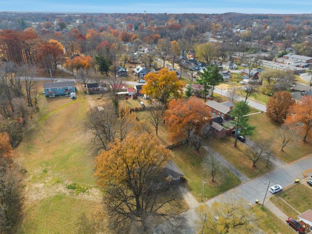 8 BOLLER DR, Boonville, MO 65233