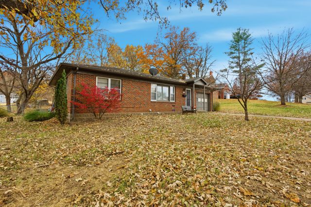 8 BOLLER DR, Boonville, MO 65233