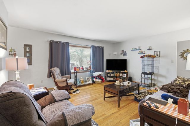 8 BOLLER DR, Boonville, MO 65233