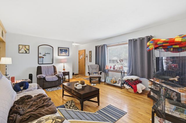 8 BOLLER DR, Boonville, MO 65233