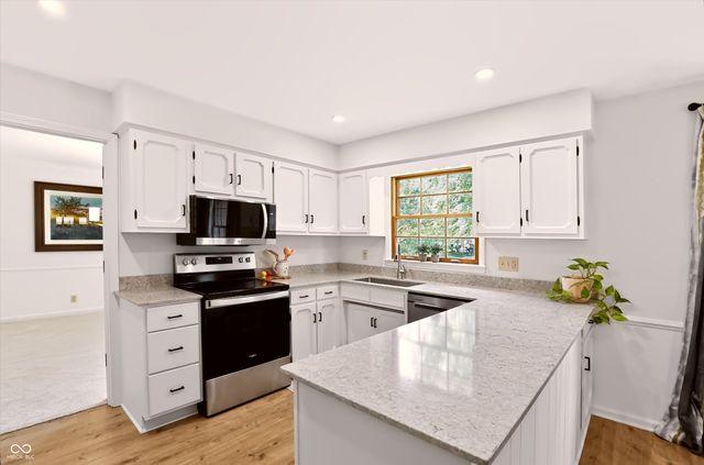 7242 Hampstead Lane, Indianapolis, IN 46256