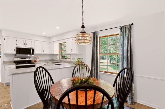 7242 Hampstead Lane, Indianapolis, IN 46256