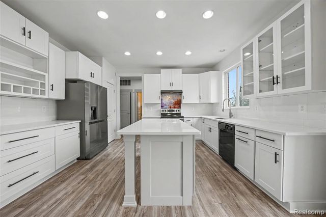 49184 Gracechurch Road, Macomb, MI 48044