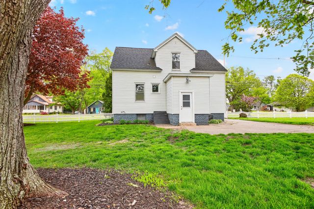 348 N State Street, Zeeland, MI 49464
