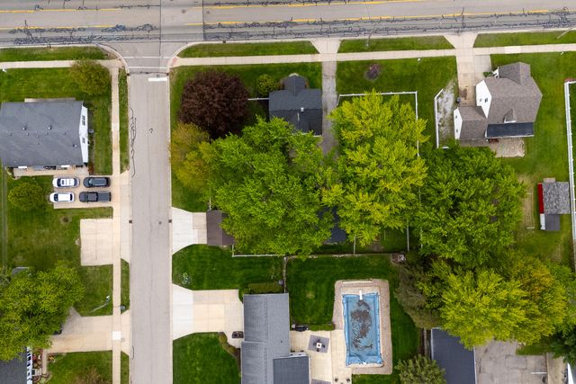 348 N State Street, Zeeland, MI 49464