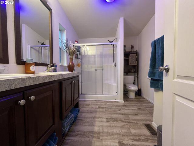 23421 S HIGHWAY 213 38, Oregon City, OR 97045