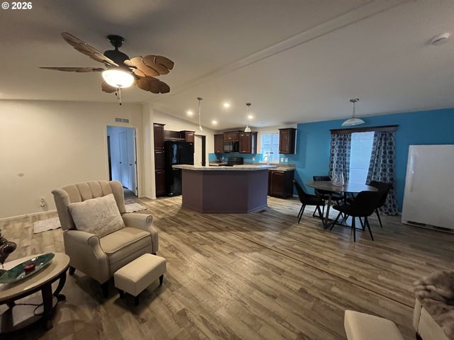 23421 S HIGHWAY 213 38, Oregon City, OR 97045