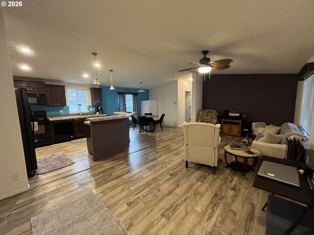 23421 S HIGHWAY 213 38, Oregon City, OR 97045