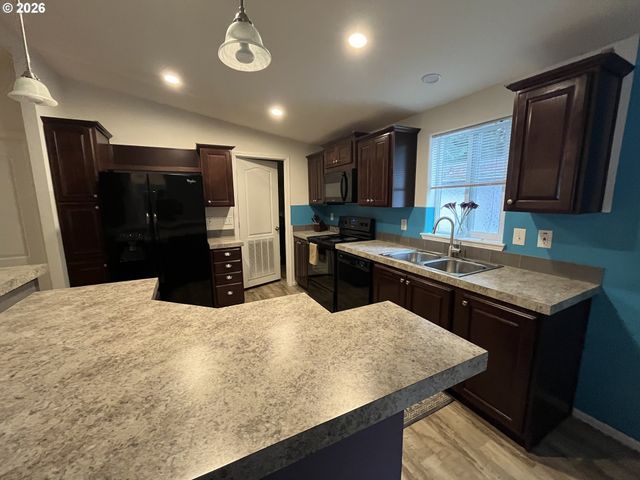23421 S HIGHWAY 213 38, Oregon City, OR 97045
