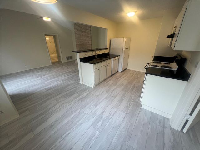 807 Lloyd LN A, Elgin, TX 78621