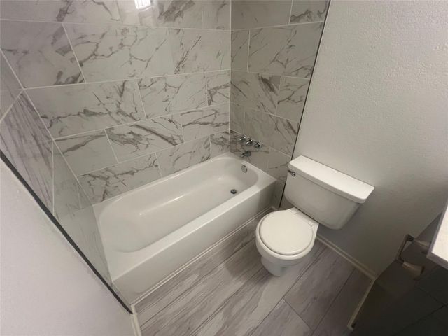 807 Lloyd LN A, Elgin, TX 78621