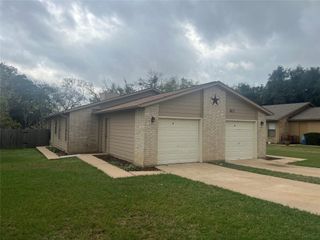 807 Lloyd LN A, Elgin, TX 78621