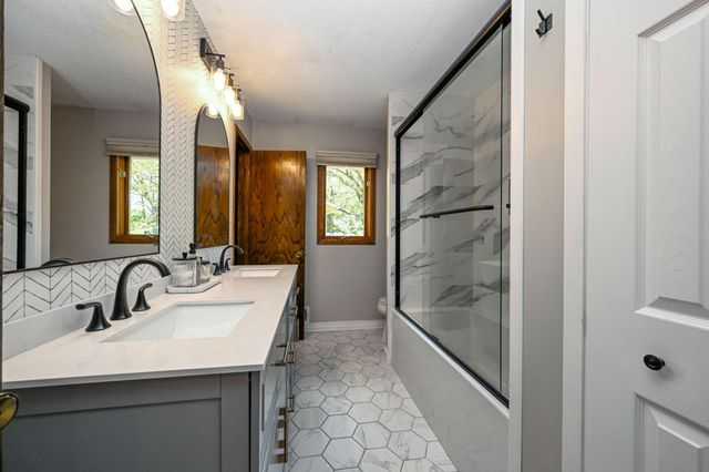 15008 Oakland Avenue, Burnsville, MN 55306