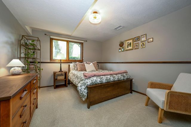15008 Oakland Avenue, Burnsville, MN 55306
