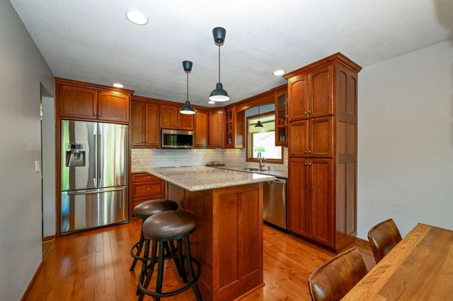 15008 Oakland Avenue, Burnsville, MN 55306