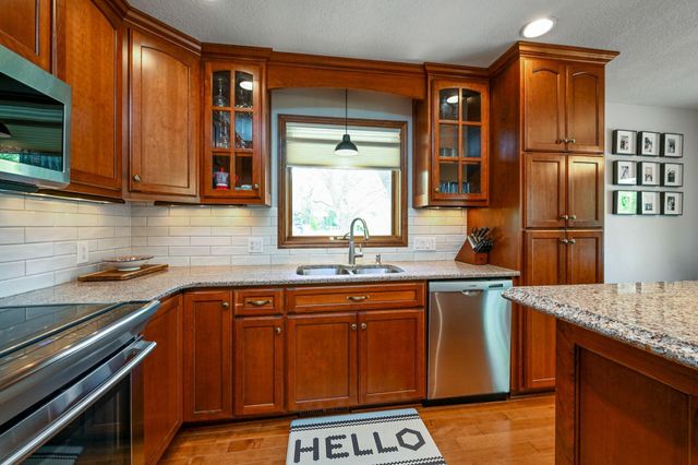 15008 Oakland Avenue, Burnsville, MN 55306