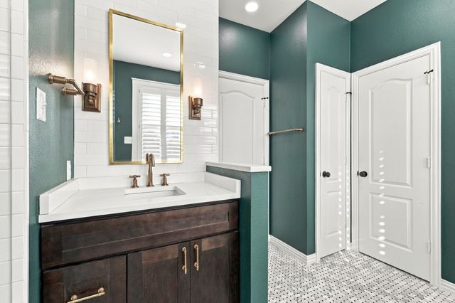 6025 Winter Park Drive, North Richland Hills, TX 76180