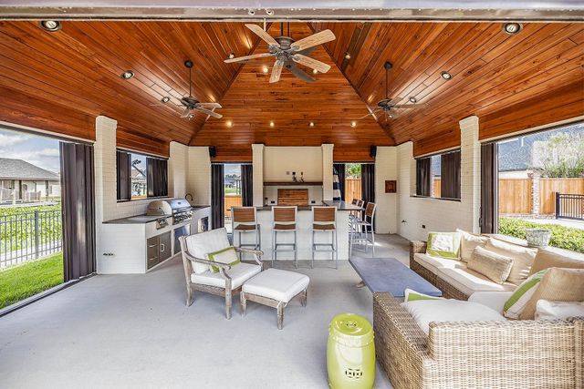 338 Tulip Dr, Houma, LA 70360