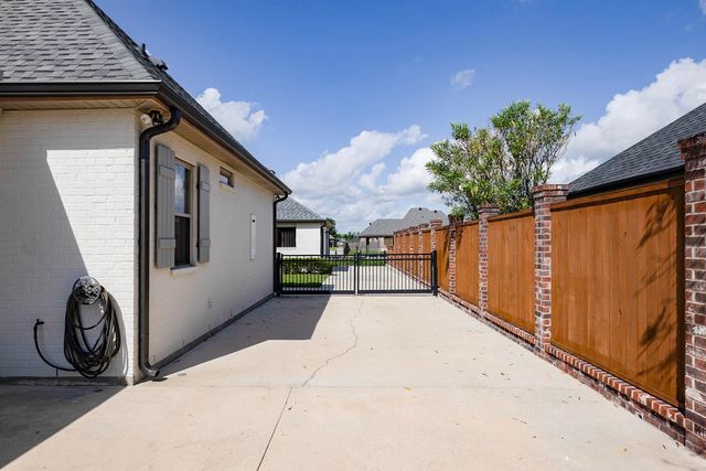 338 Tulip Dr, Houma, LA 70360