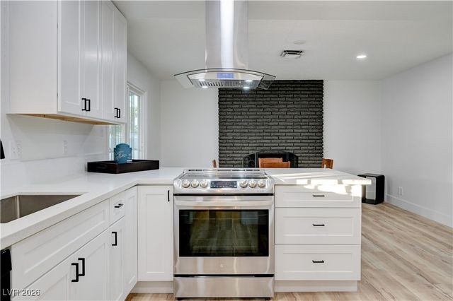 1400 South 17th Street, Las Vegas, NV 89104