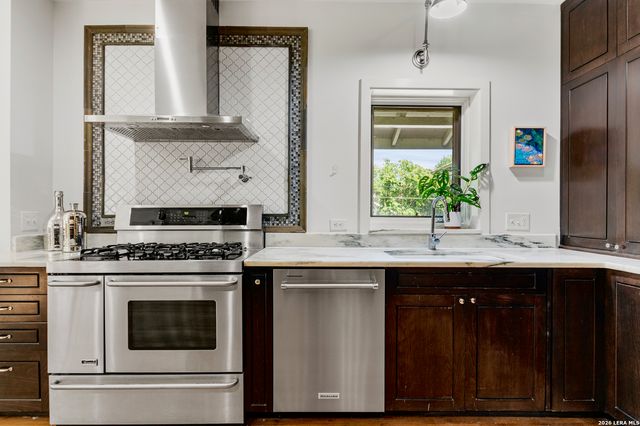 201 CHICHESTER PL, San Antonio, TX 78209