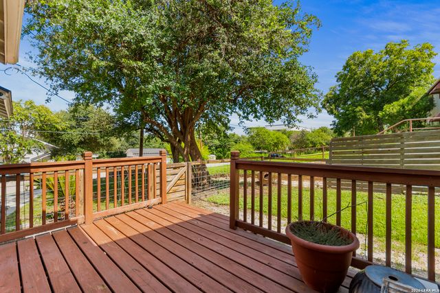201 CHICHESTER PL, San Antonio, TX 78209