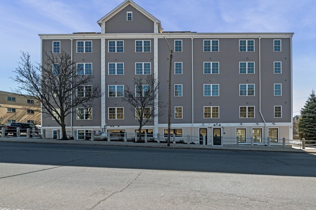 472 Essex Street 302, Lynn, MA 01902