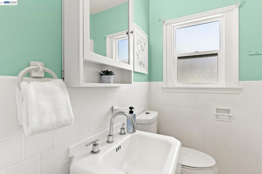 Image 15 of property listing at 3851 Madrone Ave, Oakland, CA 94619