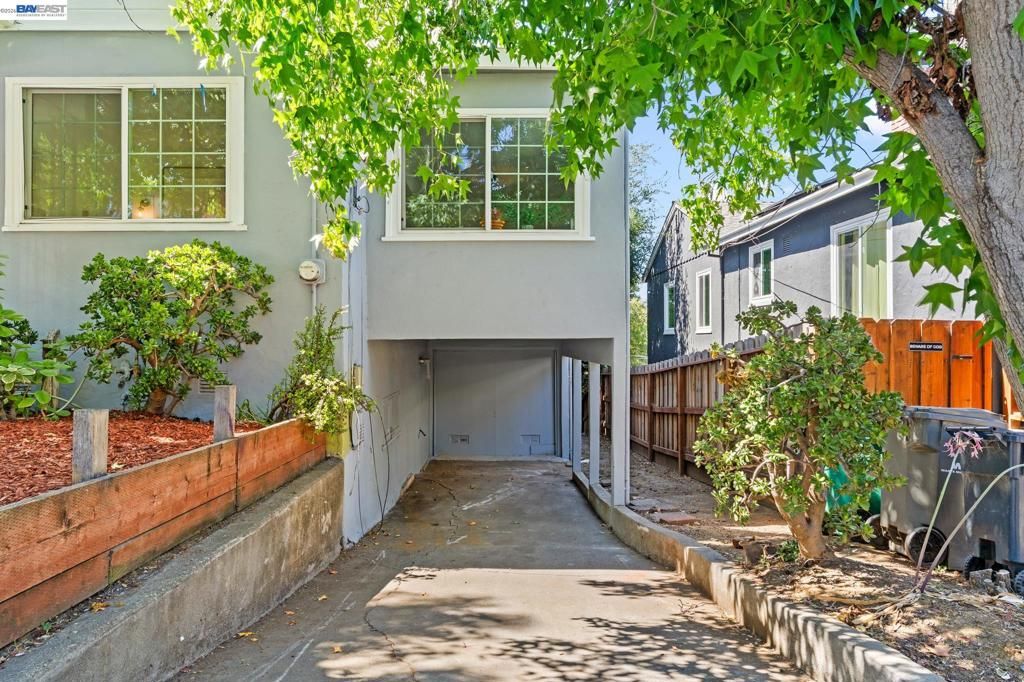 Image 2 of property listing at 3851 Madrone Ave, Oakland, CA 94619