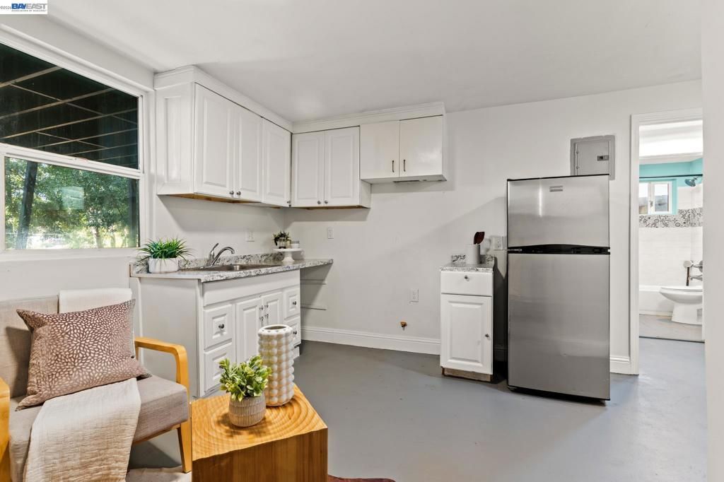 Image 22 of property listing at 3851 Madrone Ave, Oakland, CA 94619