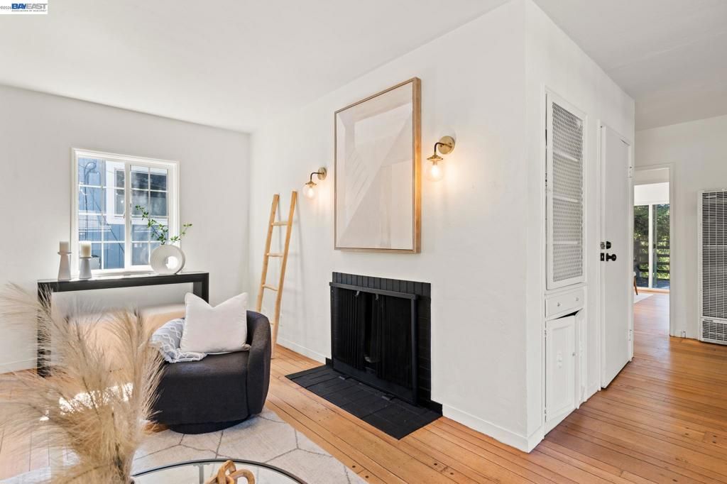 Image 5 of property listing at 3851 Madrone Ave, Oakland, CA 94619