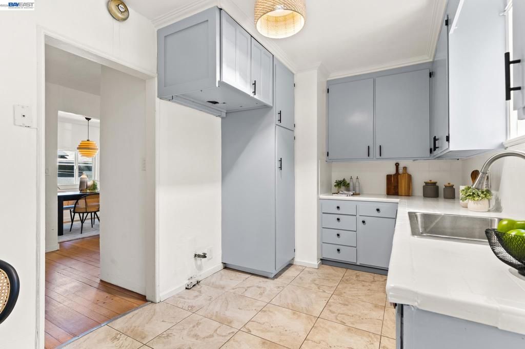 Image 8 of property listing at 3851 Madrone Ave, Oakland, CA 94619