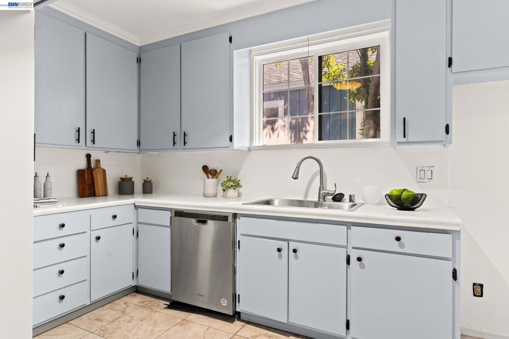 Image 9 of property listing at 3851 Madrone Ave, Oakland, CA 94619