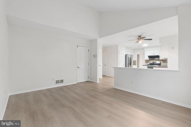 10 BASTILLE LOOP, Newark, DE 19702