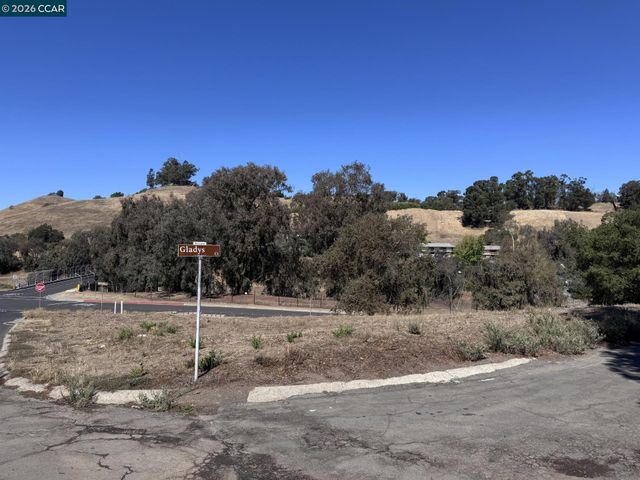 Gladys Court, Lafayette, CA 94549