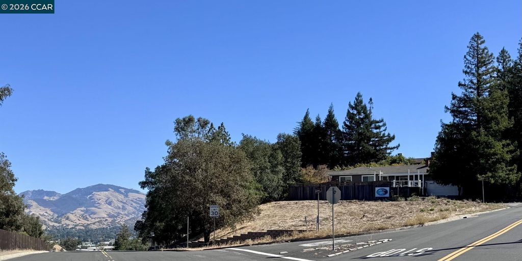 Gladys Court, Lafayette, CA 94549