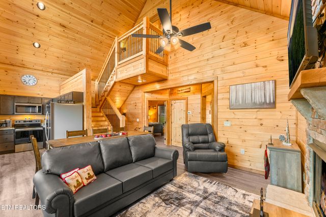 804 Peak Loop Way, Pigeon Forge, TN 37876