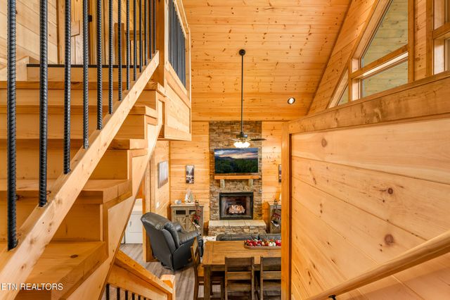 804 Peak Loop Way, Pigeon Forge, TN 37876