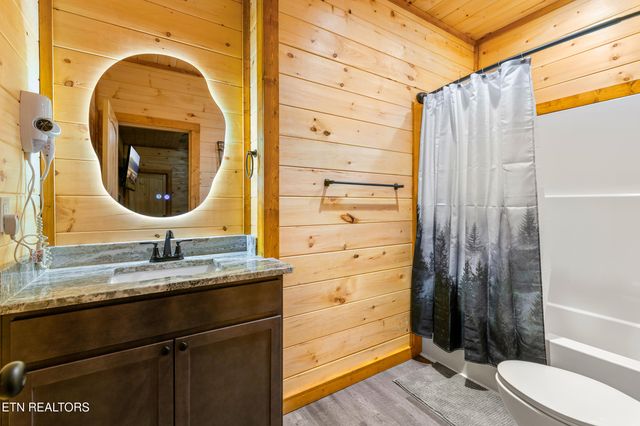 804 Peak Loop Way, Pigeon Forge, TN 37876