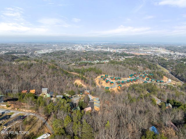 804 Peak Loop Way, Pigeon Forge, TN 37876