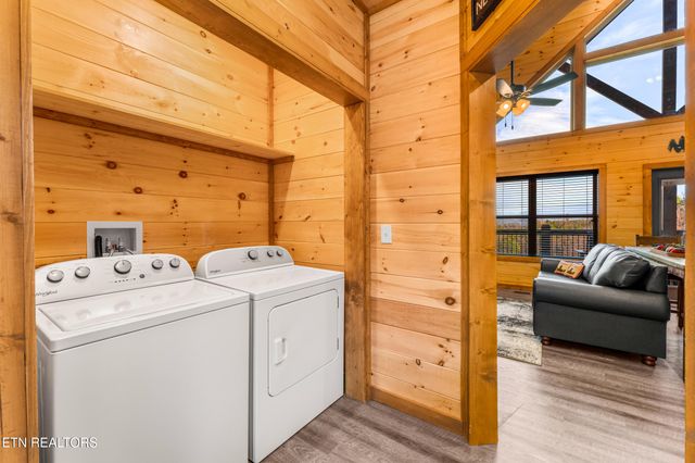 804 Peak Loop Way, Pigeon Forge, TN 37876