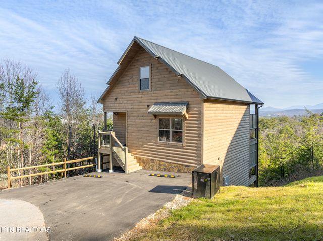 804 Peak Loop Way, Pigeon Forge, TN 37876