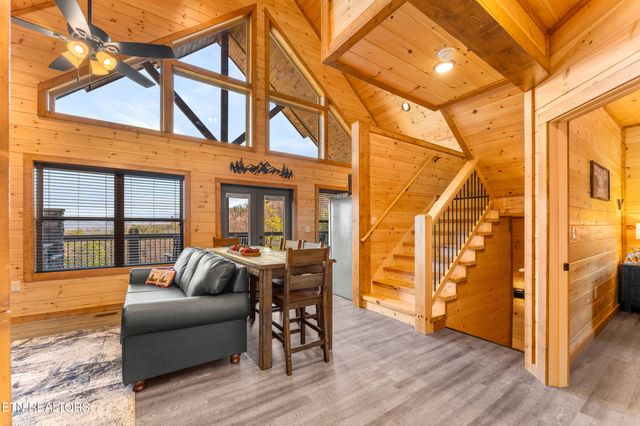 804 Peak Loop Way, Pigeon Forge, TN 37876