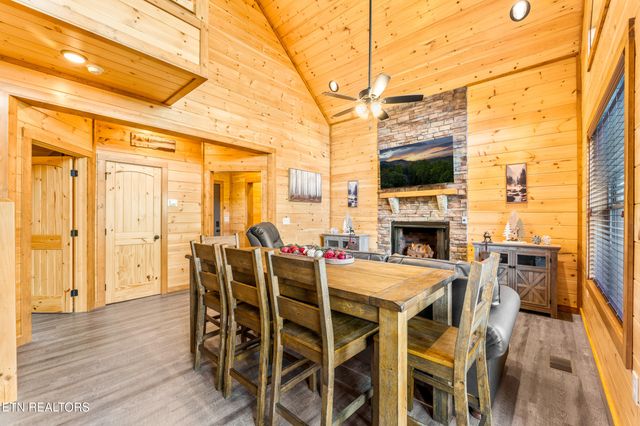 804 Peak Loop Way, Pigeon Forge, TN 37876