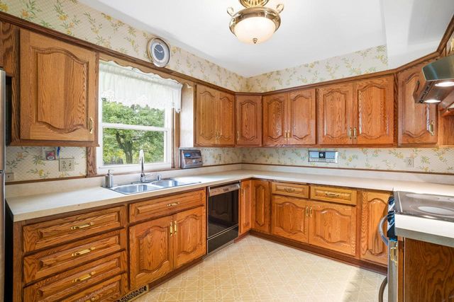 1638 Meadowlane AVENUE, Mount Pleasant, WI 53406