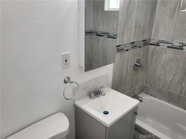 5852 Orange Avenue 4, Long Beach, CA 90805