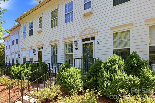 312 Park Square Place, Matthews, NC 28105